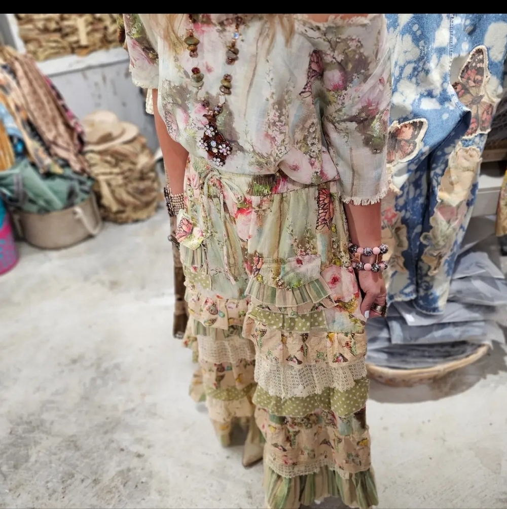 RB8 A Rare Bird Butterfly Ruffle Pants